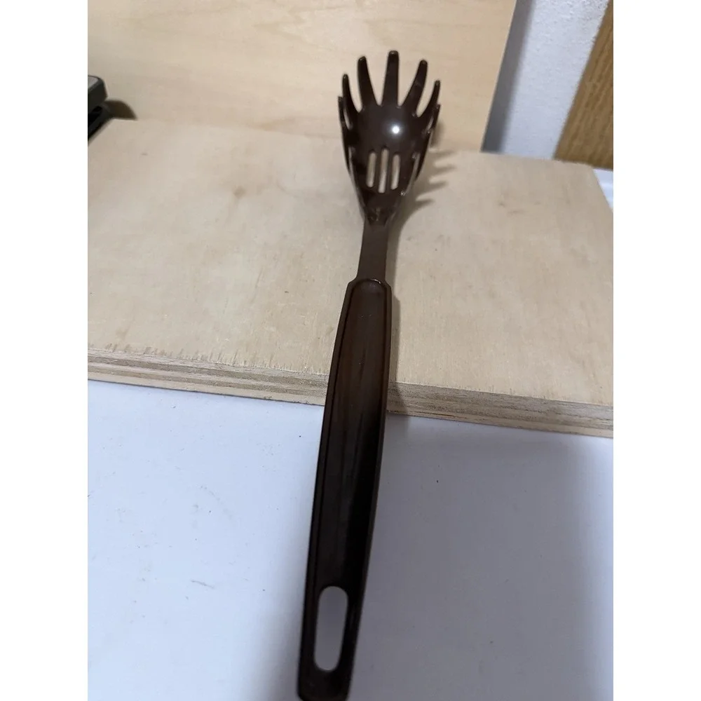 EKCO Vintage nylon spaghetti server Brown